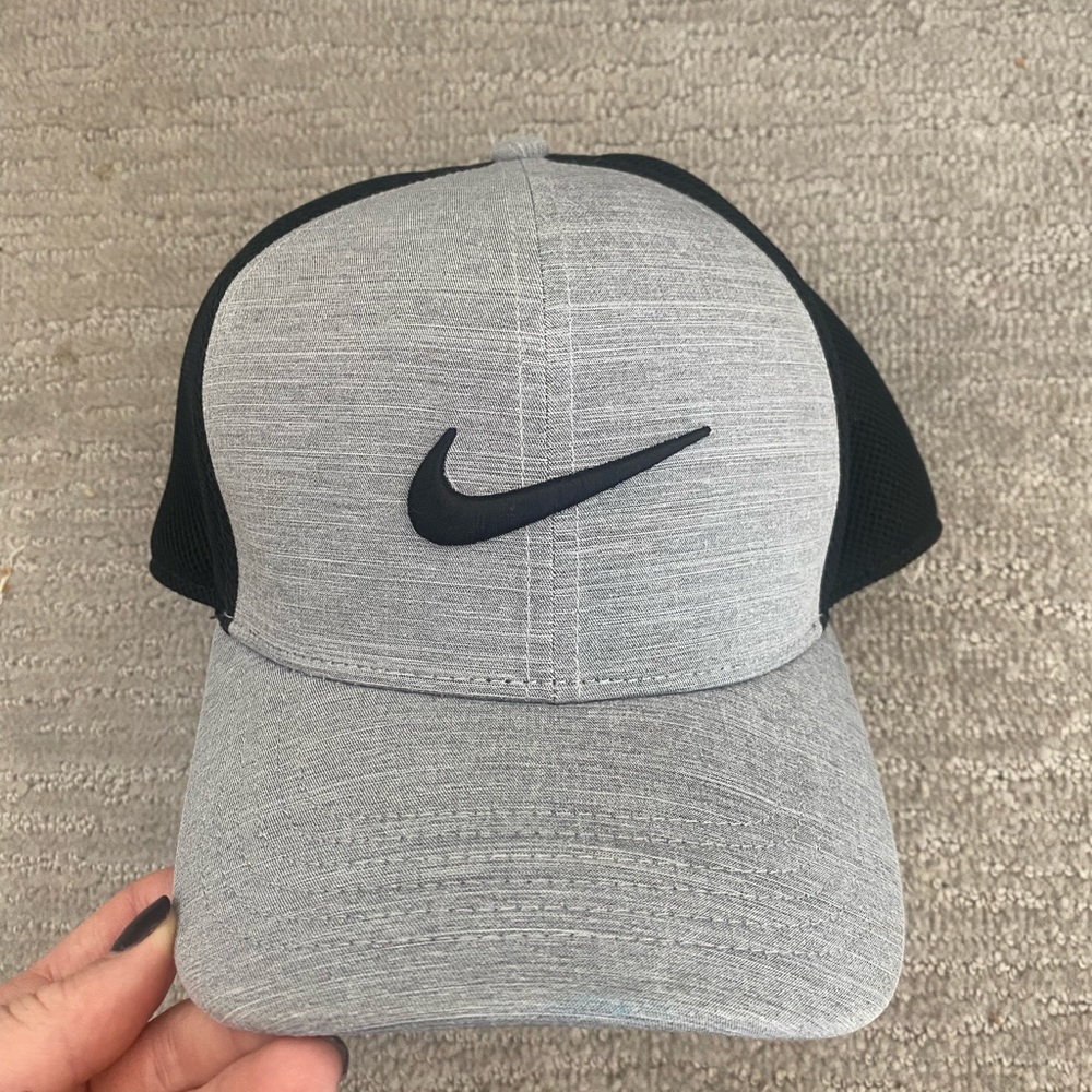 Men’s gray Nike Hat